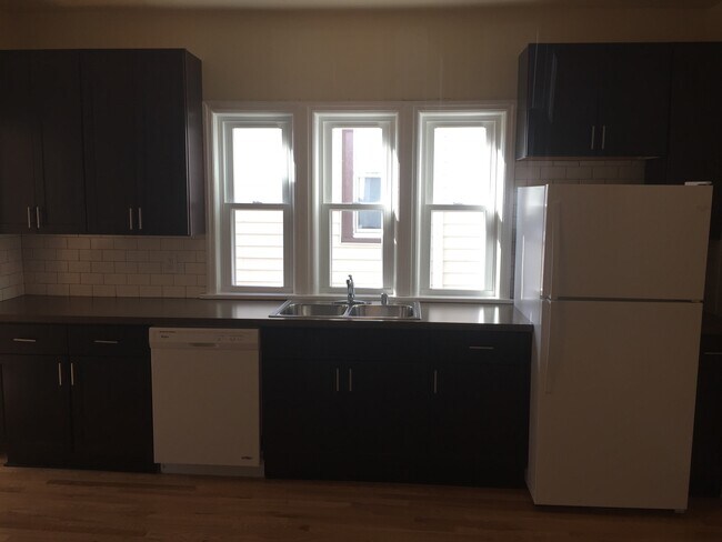 Building Photo - 2564 N Humboldt Blvd