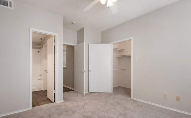 Building Photo - 1 bedroom in Irving TX 75039