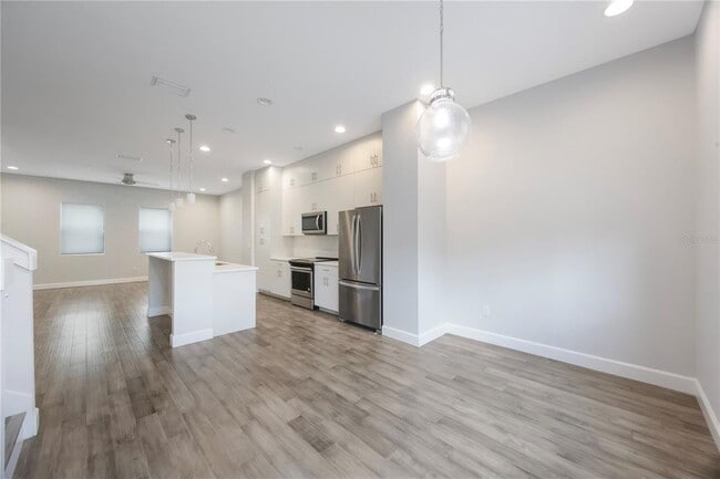 Building Photo - 1330 W Gray St