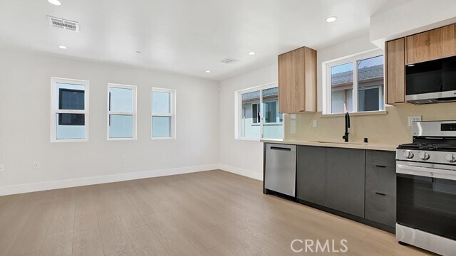 Building Photo - 1215 N Kingsley Dr