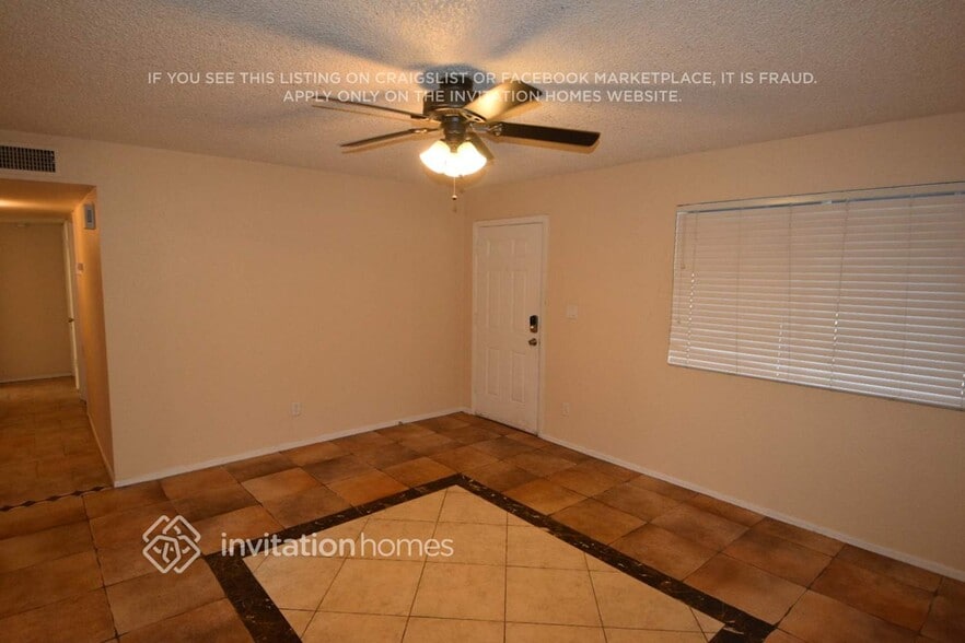 Building Photo - 3735 W Columbine Dr