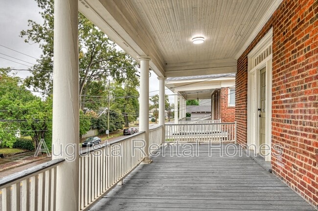 Building Photo - 107 4th St