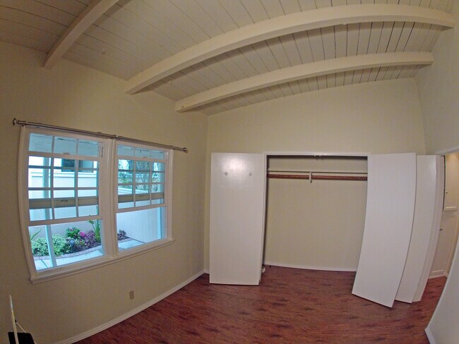 Building Photo - 641 5th St