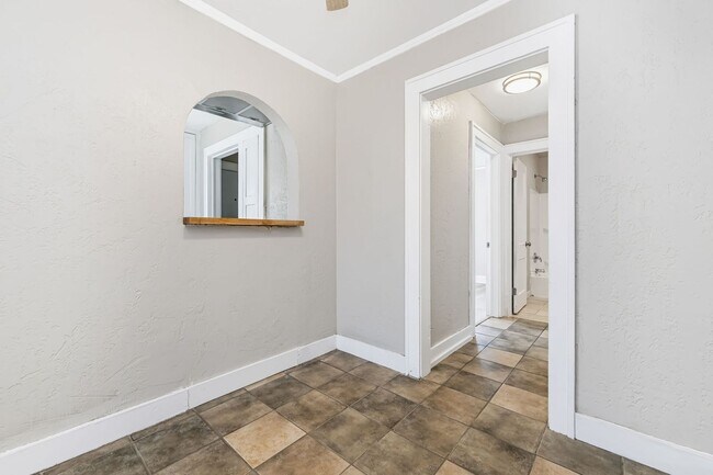 Building Photo - 4215 SW 11th Ave