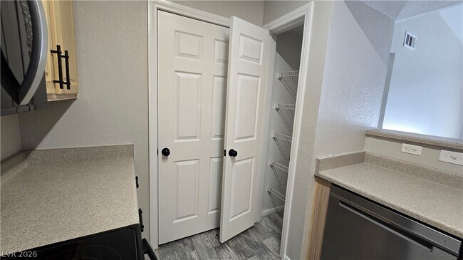 Building Photo - 6955 N Durango Dr