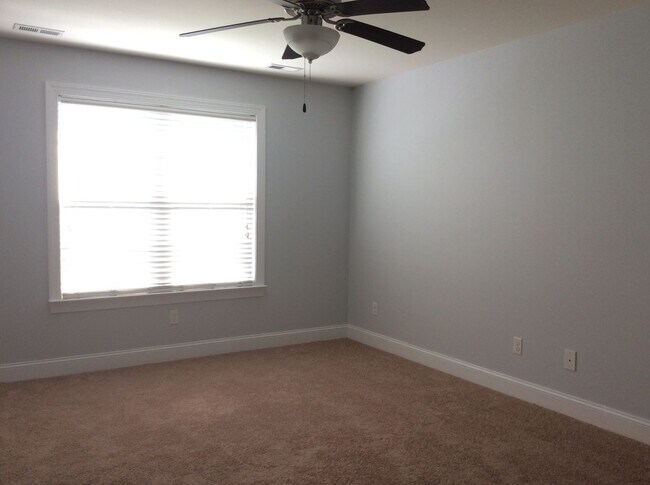 Building Photo - New Bern Family Home 3 bedroom with FROG