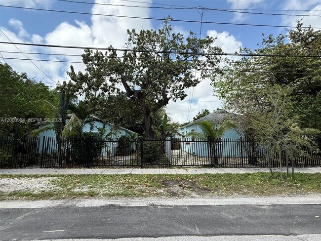 Building Photo - 294 NE 57th St
