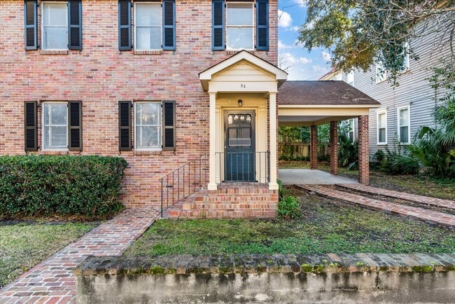 Building Photo - Harleston Village 3 Bed/2.5 Bath Gem Avail...