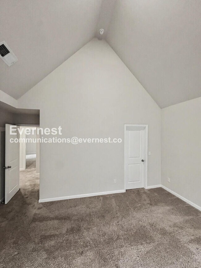 Building Photo - Limited Time Special Offer / 4-Bed, 3.5-Bath Home with Attached Garage / Pet-Friendly / Vouchers ...