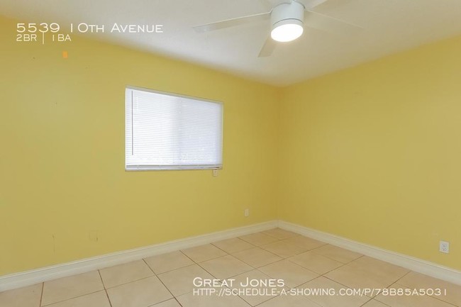 Building Photo - RECENTLY RENOVATED DUPLEX IN PINE MANOR!!!