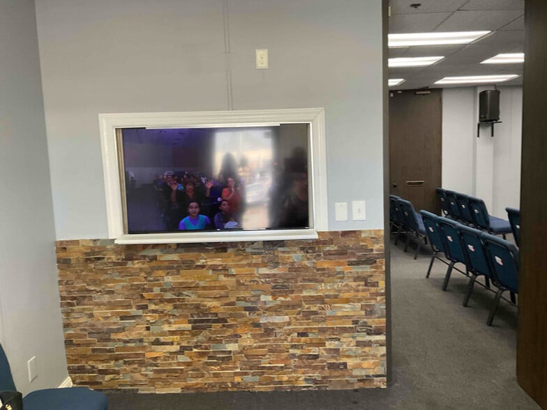 Building Photo - 6220 S Orange Blossom Trl