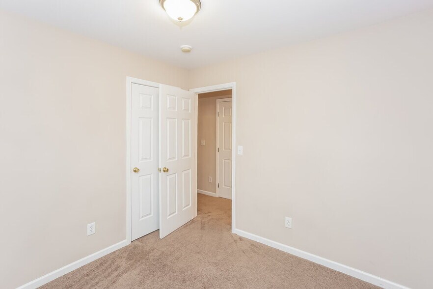 Building Photo - 6625 Courtland St