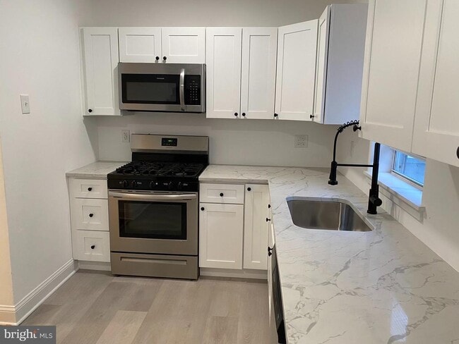 Building Photo - 1936 McClellan St