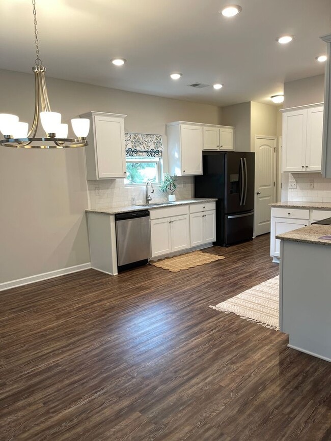 Building Photo - Beautiful Home