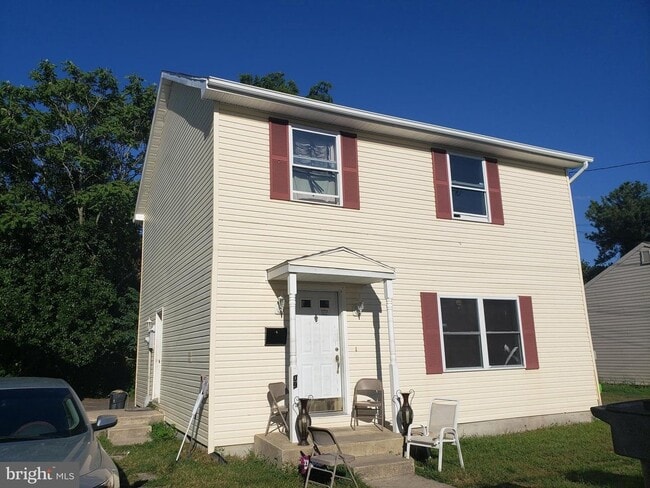 Building Photo - 209 Record St