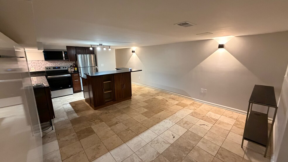 Building Photo - 1342 Park Rd NW