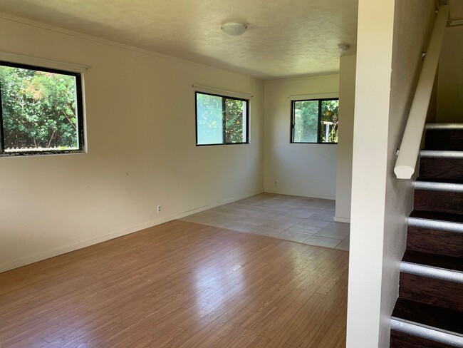 Building Photo - LS011. 219 W Waiko Rd #F Duplex Left