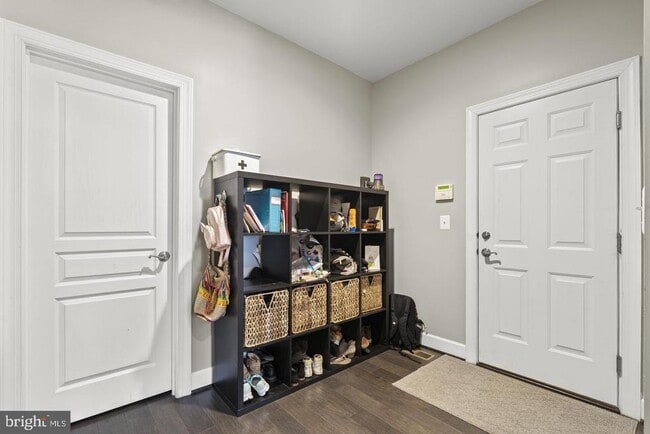 Building Photo - 9228 Clementine Ct
