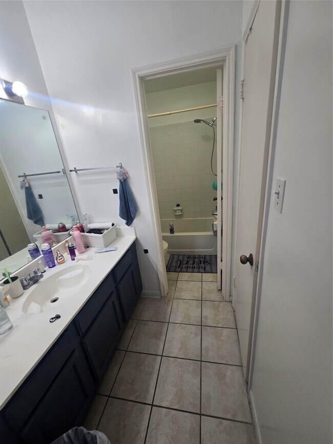 Building Photo - 6500 Harbor Town Dr