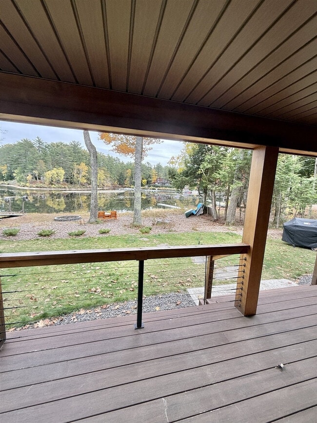 Building Photo - 304 NW River Rd