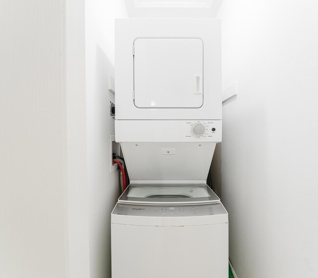 Building Photo - 1800 NW 4th Ave