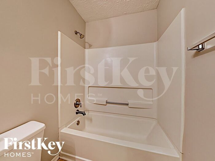 Building Photo - 1998 Glenwood Downs Dr