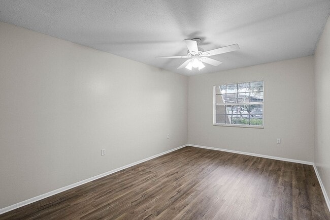 Building Photo - CONDOMINIUM FIRST FLOOR 2 BED 1 BATH, FULLY RENOVATED