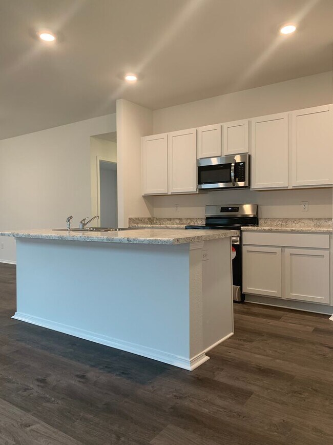 Building Photo - NEW 3 Bedroom home in Valley View School District!