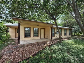 Building Photo - Peaceful 1-Acre Country Living with Easy C...
