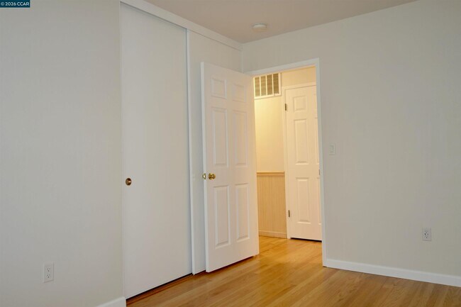 Building Photo - 609 Maureen Ln