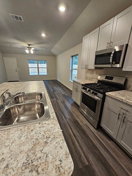 Building Photo - 26126 Halwell Manor Ln