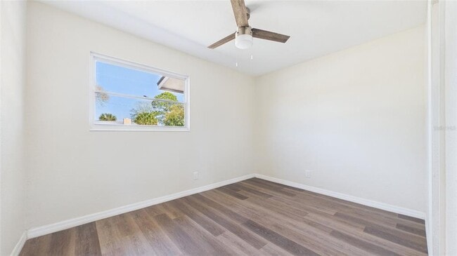 Building Photo - 4418 W Fairview Heights
