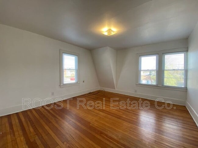 Building Photo - 1725 N Limestone St