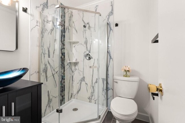 Building Photo - 1949 Kennedy Dr