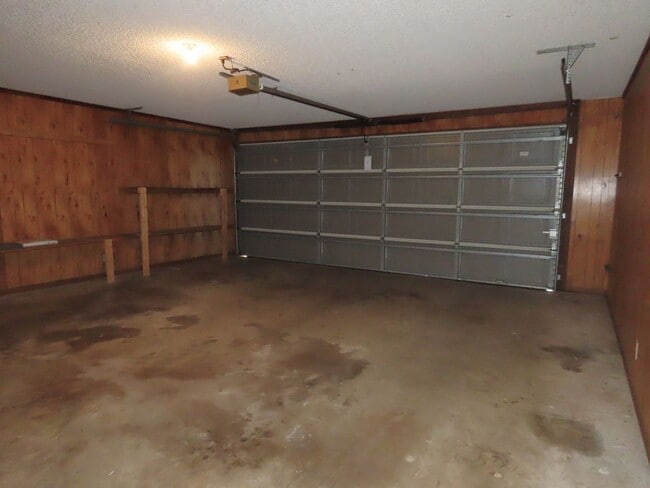 Building Photo - Whitehouse ISD! Spacious 3 Bedroom, 2 Bath...