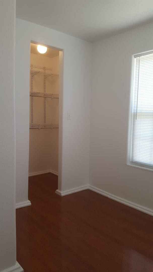 Building Photo - Cozy ~  2-bedroom, 1-bathroom house