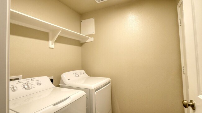 Building Photo - Spacious Single-Family Home Available Now!