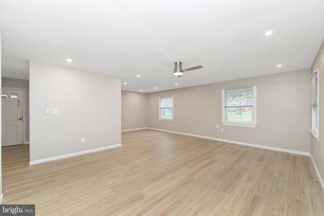 Building Photo - 2 S Sunset Rd