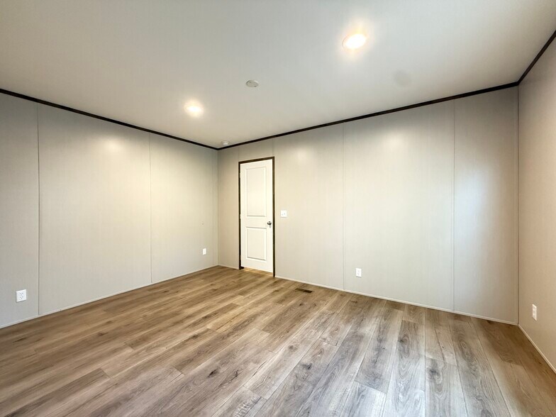 Building Photo - 102 Eloise St