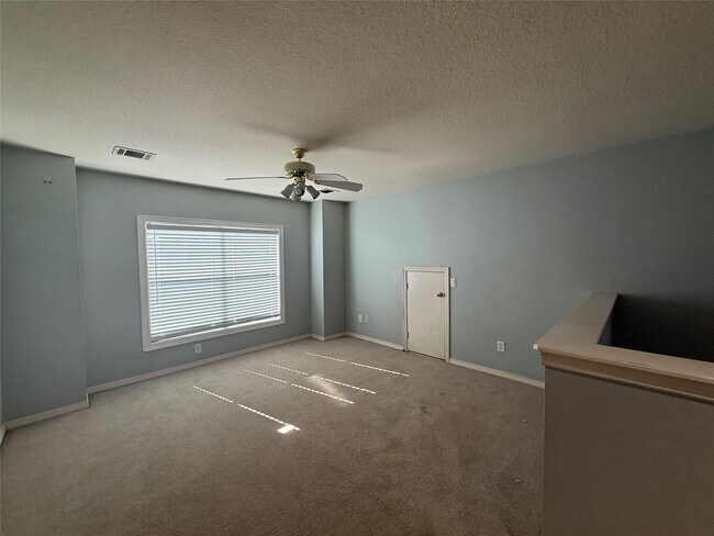 Building Photo - 523 Earls Ct Dr