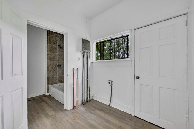 Building Photo - 848 42nd Pl N