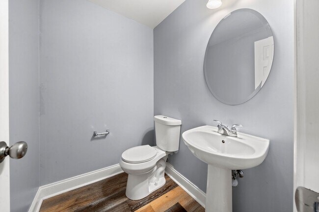 Building Photo - Fantastic Three Bedroom Townhouse in Charlotte