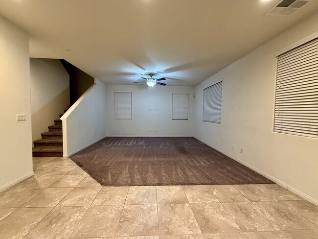 Building Photo - Beautiful 2260sqft 3bed 2.5bath with tile downstairs, carpet in Den & Living Room