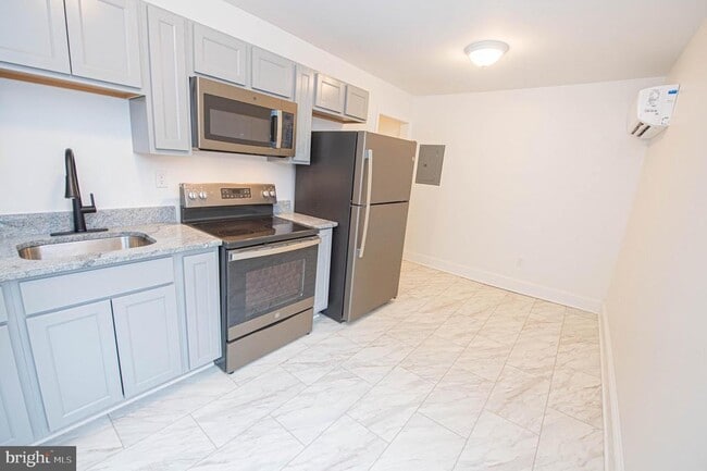 Building Photo - 308 N Division St