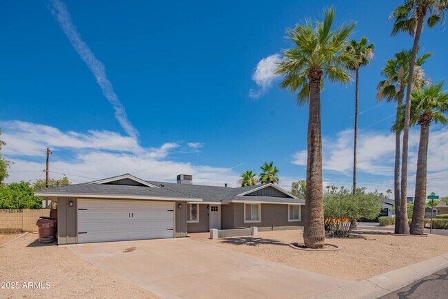 Building Photo - 2101 N 70th Pl