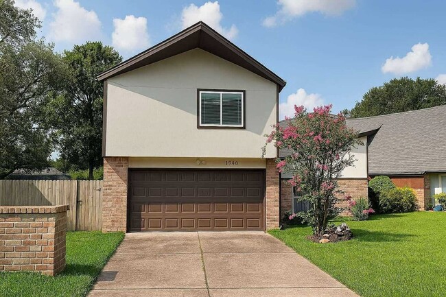 Primary Photo - 1940 E Allegro St