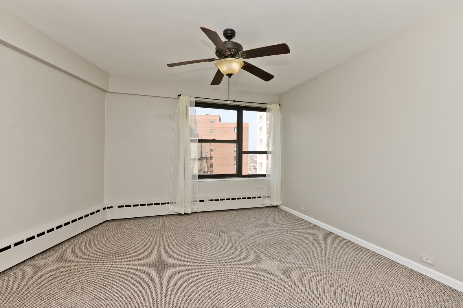 Building Photo - 3410 N Lake Shore Dr