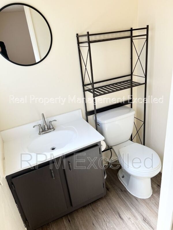 Building Photo - 5631 16th Ave SW