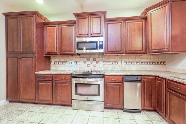 Building Photo - 5485 Styers Ferry Rd