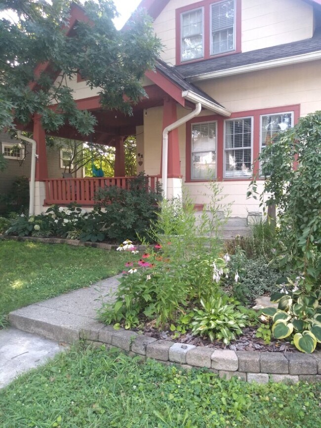 Primary Photo - 81 Orchard Ln